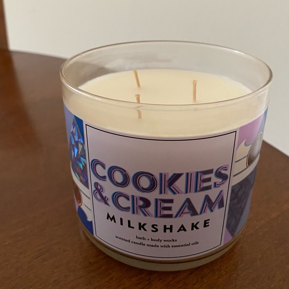 Bath & Body Works Cookies and Cream Milkshake Candle